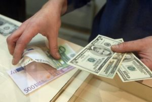 Обмен валюты: как менять деньги?