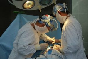Микрооперация по удалению грыж на позвоночнике: особенности проведения вмешательства