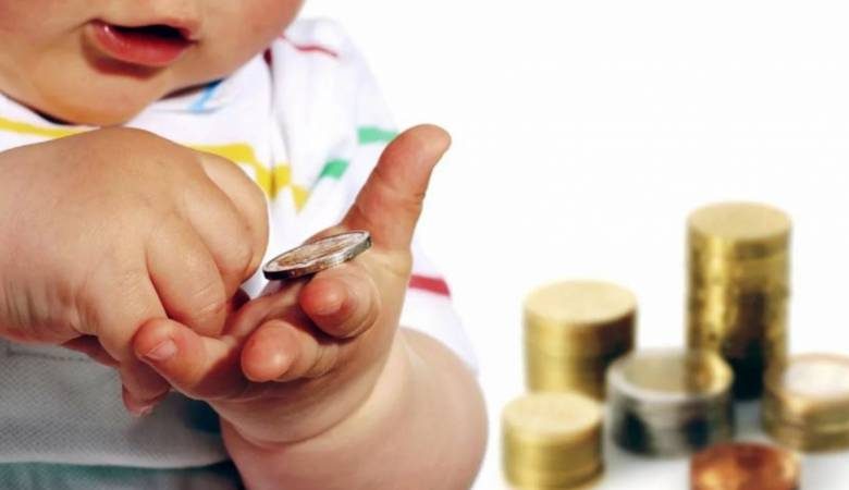 
Какие положены выплаты на детей малообеспеченным семьям в 2021 году в РФ                