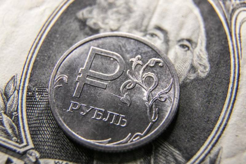 
Когда покупать рубль: финансист назвал лучшее время для операций                