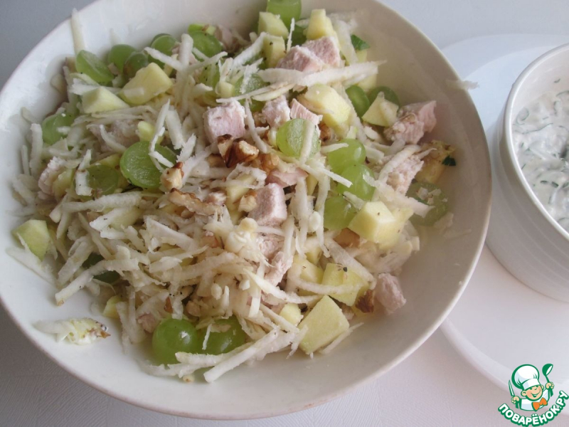 Салат с сельдереем и куриным филе