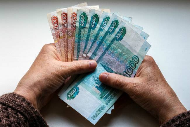 
В ПФР рассказали, кому положена выплата 16 000 рублей  в 2021 году                
