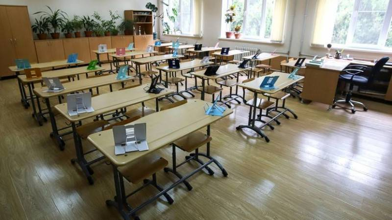 
В Госдуме предложили продлить школьные каникулы до 16 января 2022 года                