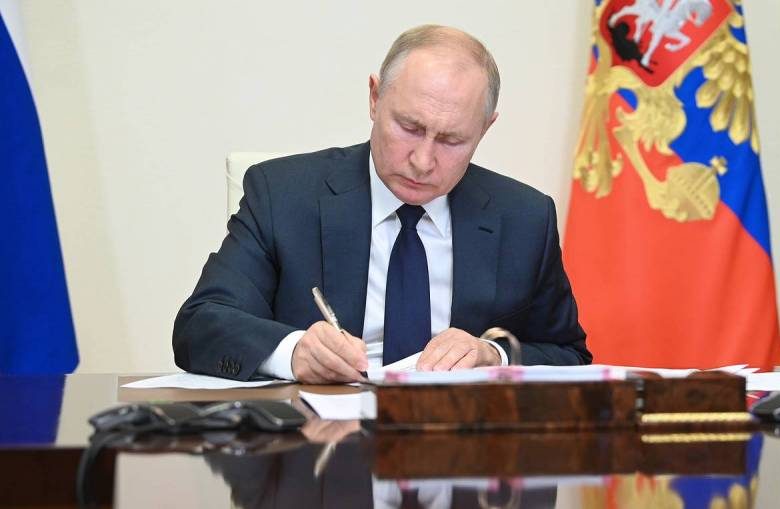 
Владимир Путин внес поправки в закон о конфискации имущества коррупционеров                