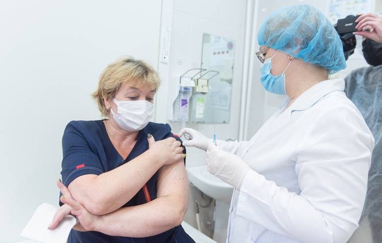 
Как россиянам бесплатно сделать прививку в частной поликлинике                