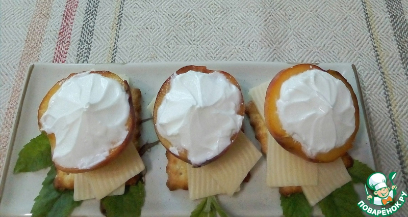 Легкий десерт "2 сыра" с персиком
