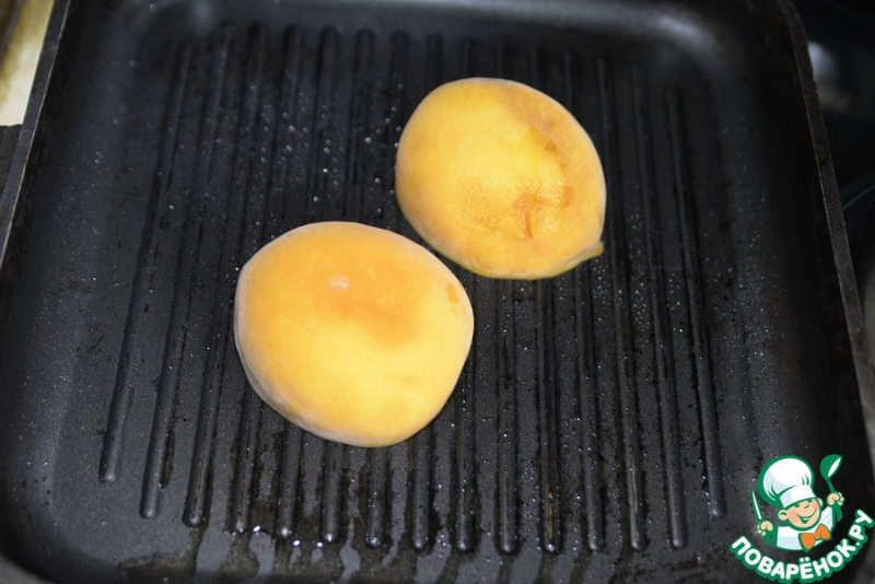 Персики-гриль с творожным сыром