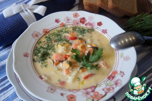 Сырный суп с сёмгой и мидиями