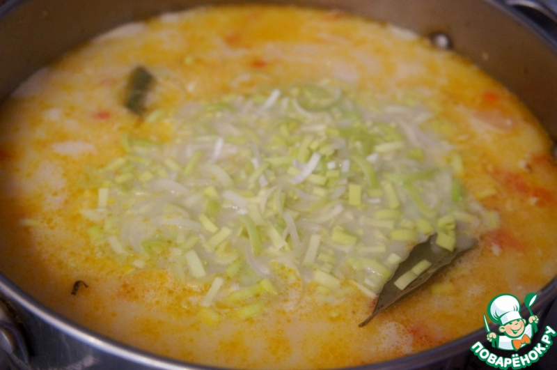 Сырный суп с сёмгой и мидиями