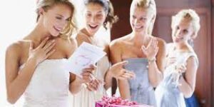 Как поздравить молодоженов с днем свадьбы нестандартно и оригинально?