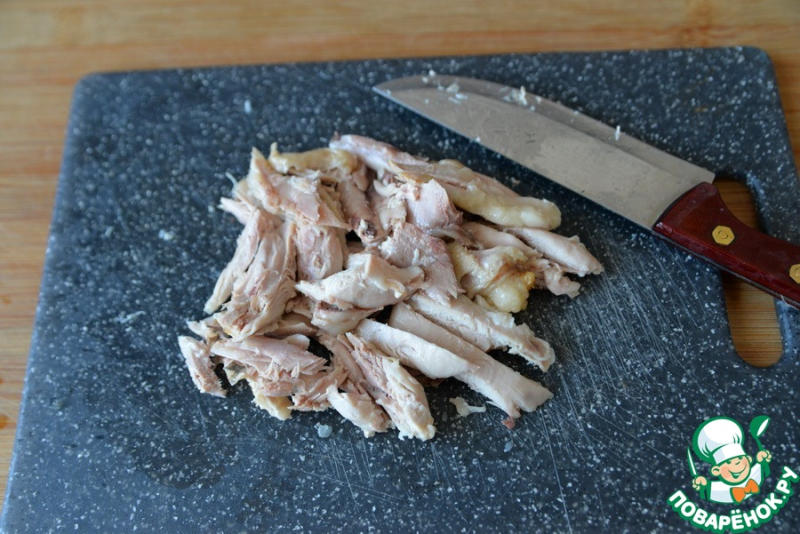 Салат из курицы и маринованных шампиньонов