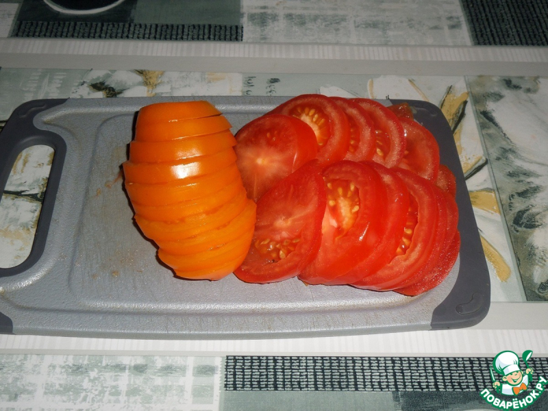Галета с томатами, луком и сыром