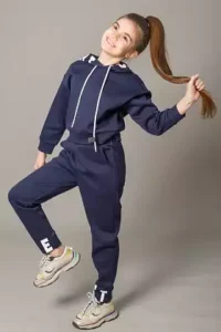 Преимущества заказа детской одежды оптом в Deloras центре