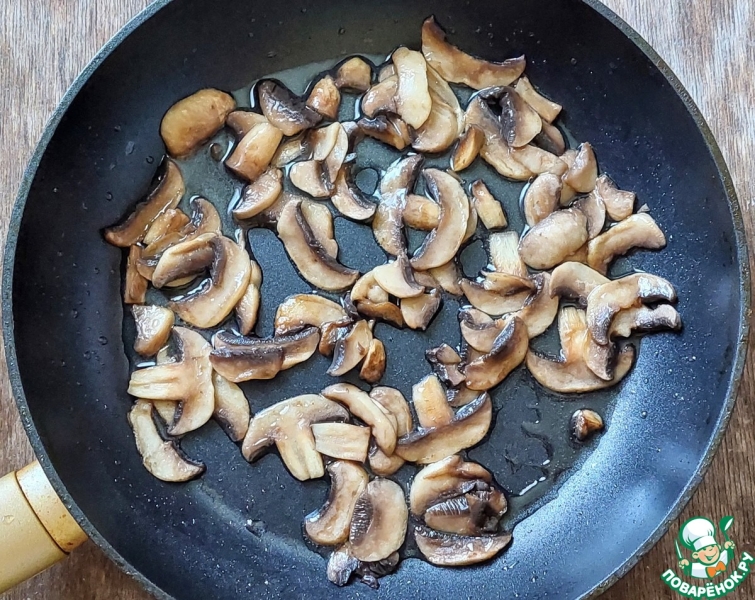 Хот-дог с говядиной и грибами