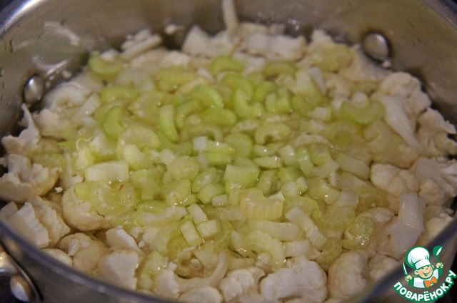 Суп-пюре из цветной капусты с сельдереем