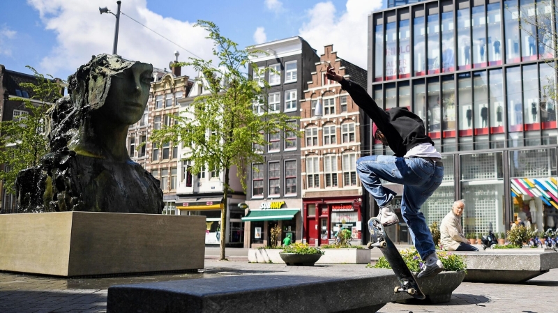 В Амстердаме вступил в силу запрет на курение легких наркотиков 