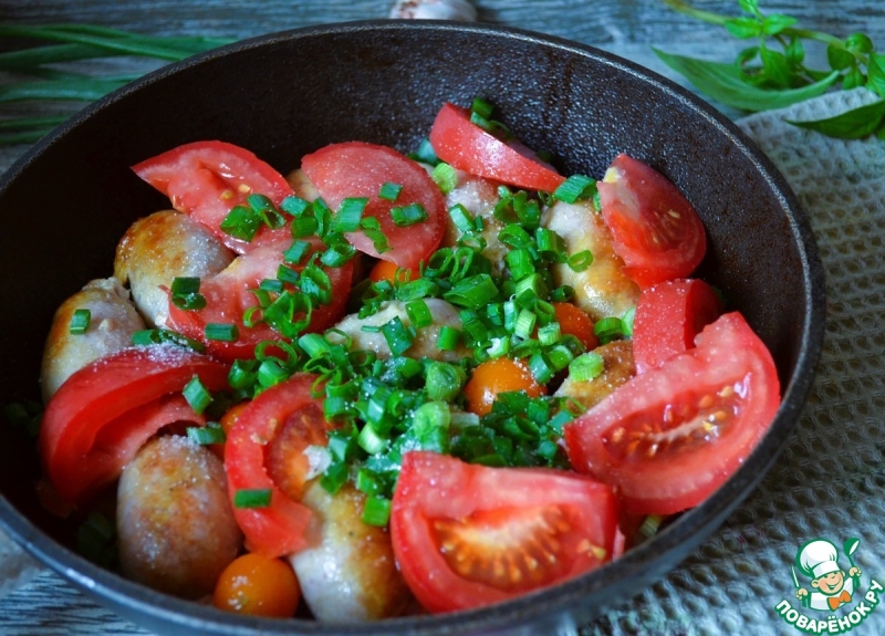 Мини-купаты с томатами и чесноком