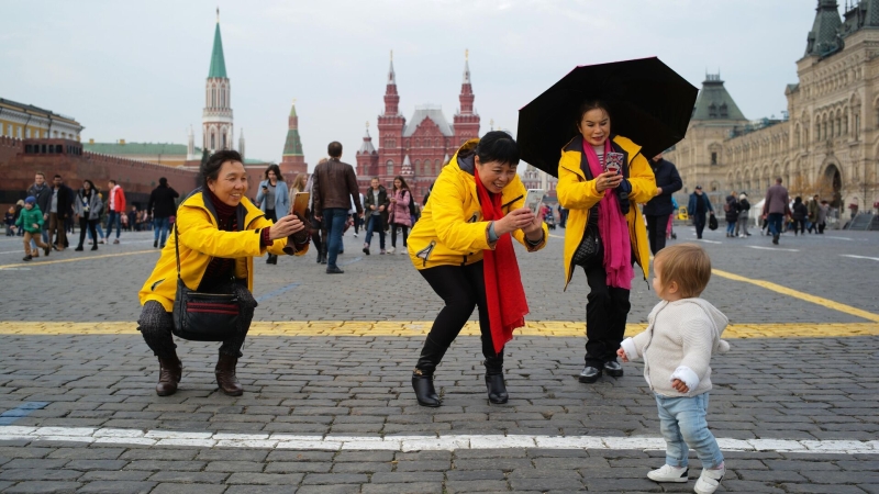 Эксперты рассказали, нужна ли иностранцам в России "карта туриста"