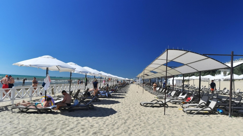 Корреспондент РИА Новости показал обстановку на пляжах в Анапе