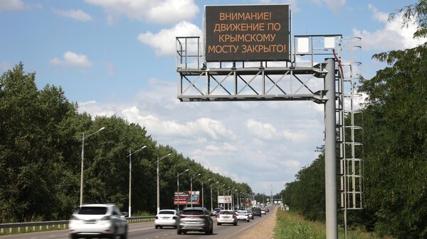 Путь на машине от Ростова-на-Дону до Севастополя по суше занимает 15 часов