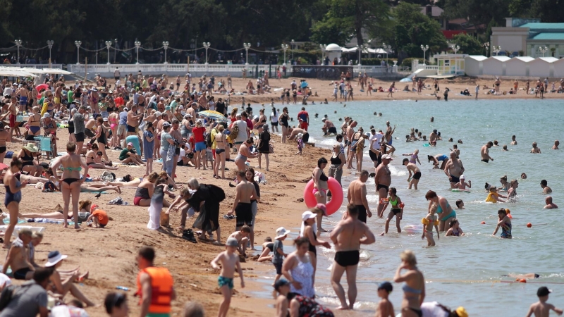 В Геленджике и Анапе на всех пляжах запретили купаться из-за непогоды