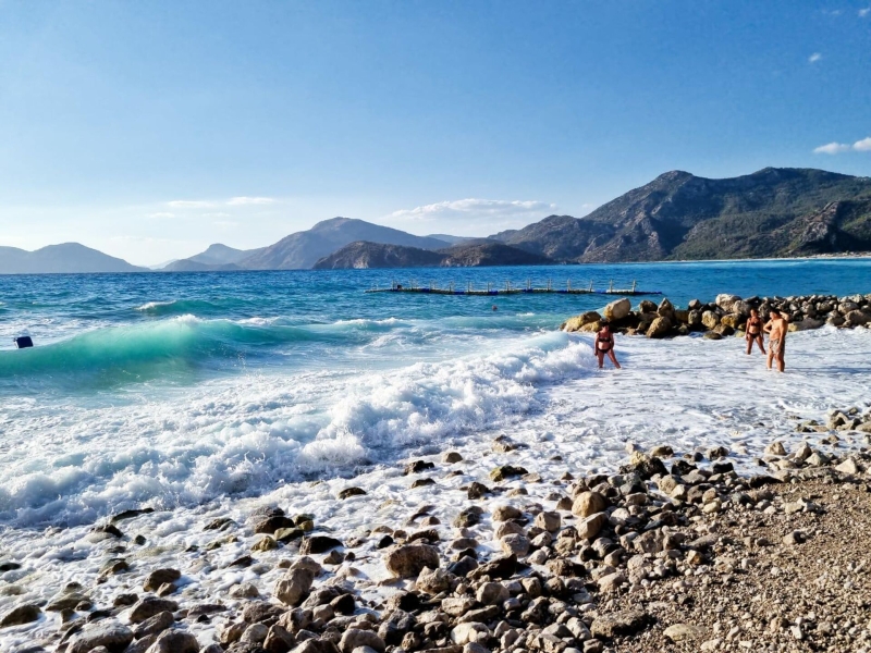 Названы десять лучших морских курортов России и Турции для отдыха осенью
