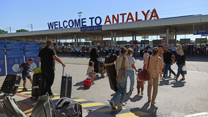 В Турции рассказали, сколько россиян посетили страну в первом полугодии