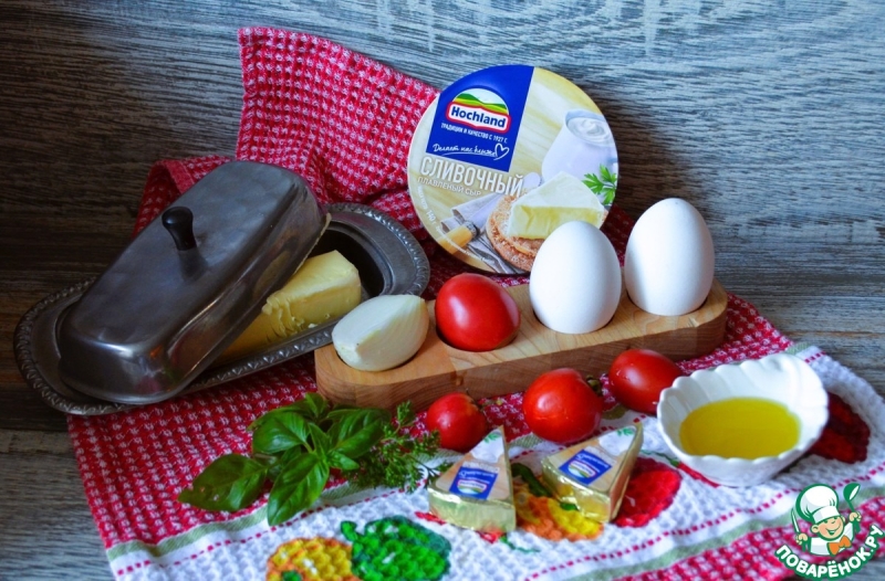 Яичница с плавленым сыром и овощами