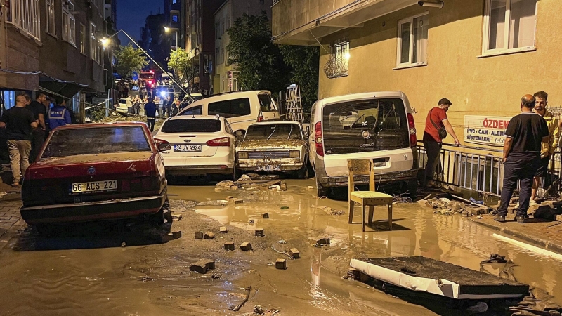 Россияне не обращались в генконсульство в Стамбуле из-за наводнений