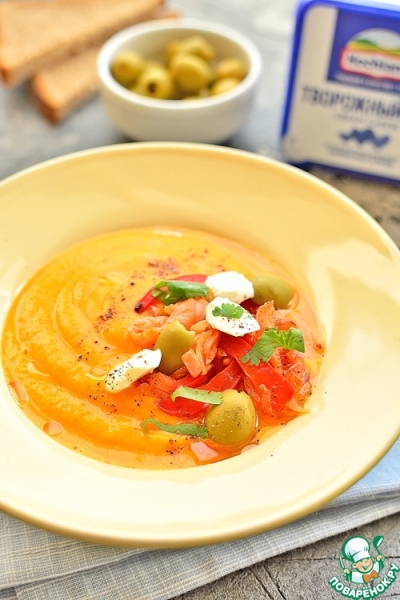 Тыквенный крем-суп с форелью и творожным сыром