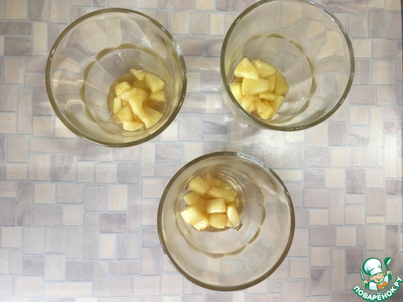 Рисовый крем с карамелью и яблоками