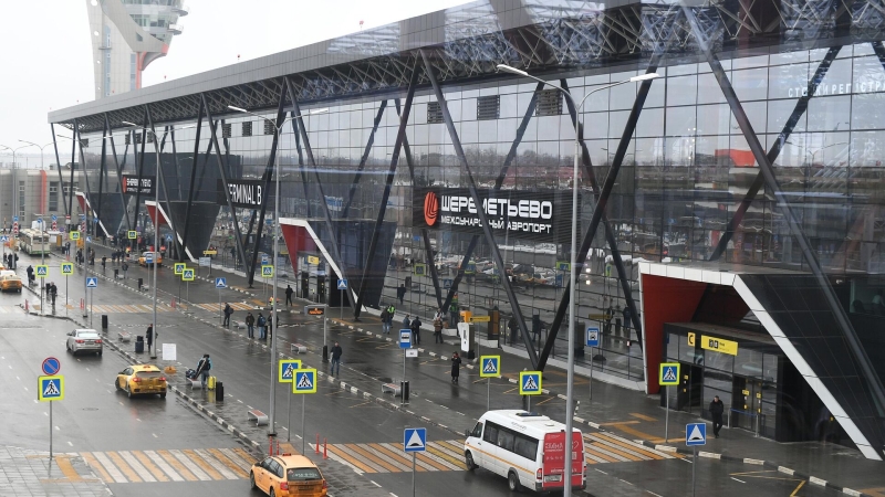 В аэропортах Москвы задержали более 20 рейсов