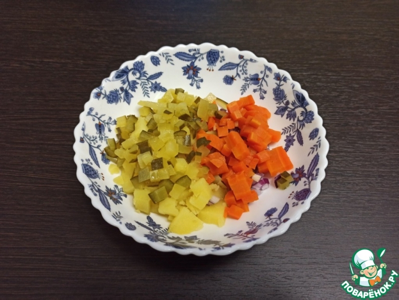 Овощной салат с сырно-чесночной заправкой