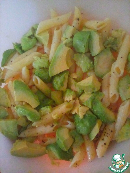 Салат с авокадо и анчоусами