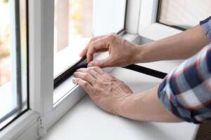 Надежная защита от сквозняков и шума: как правильно выполнить герметизацию пластиковых окон