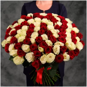 Роскошь и великолепие: 101 роза в букете - идеальное признание в любви
