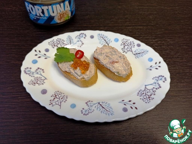 Бутерброды "Праздничные" с пикантным рыбным паштетом