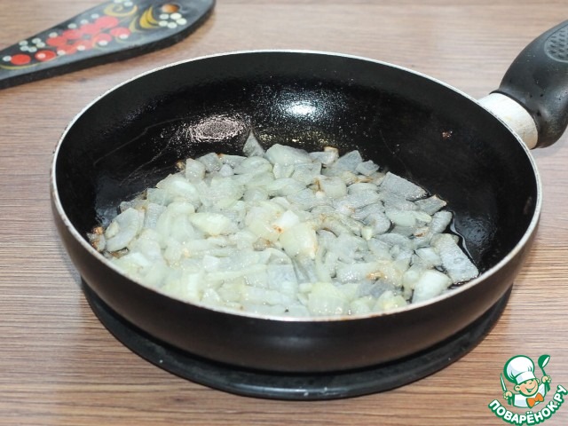 Картофельный рулет с консервированным тунцом