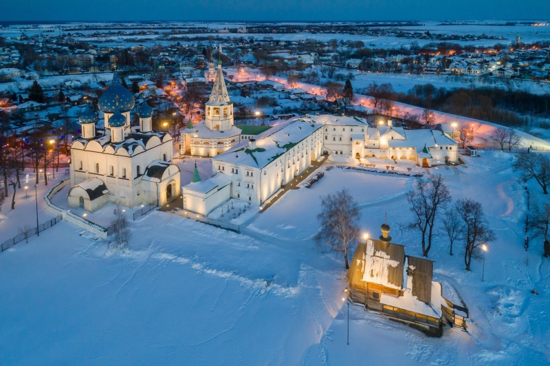Названы семь мест в России для путешествия за зимней сказкой