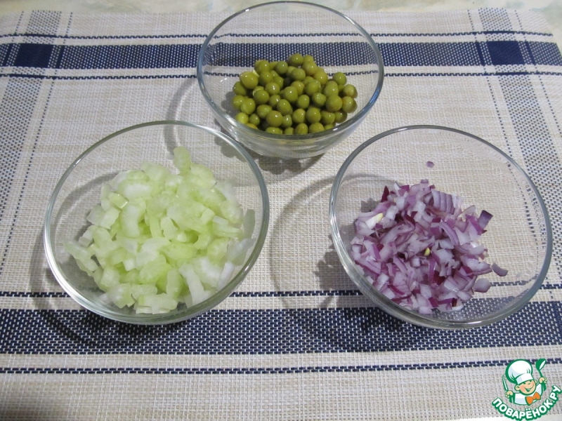 Салат с тунцом и шпротами