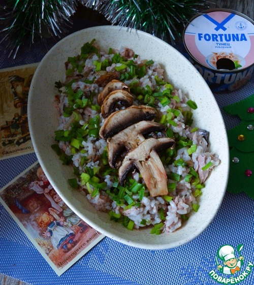 Рисовый салат с тунцом и шампиньонами