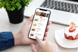 Удобство и выгода доставки еды через интернет: обзор преимуществ услуги