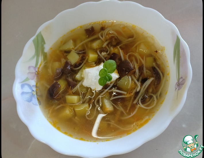 Постный грибной суп с лапшой