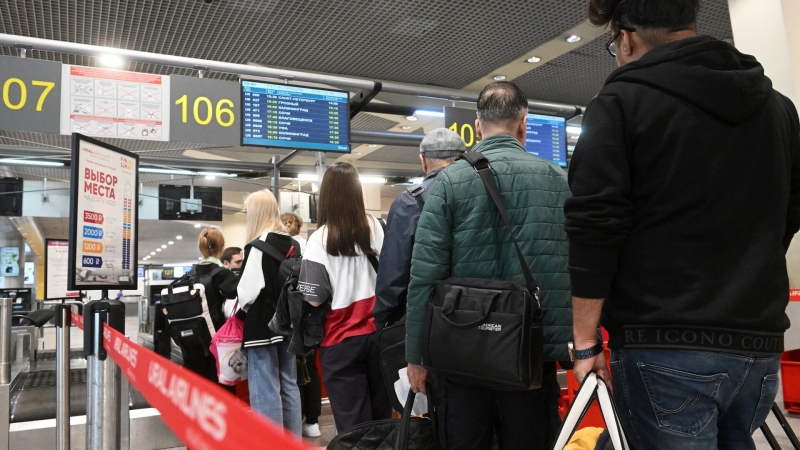 В аэропорты России могут запретить доступ провожающим