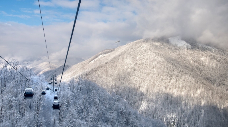 В Сочи из-за снега и грозы частично закрылись горнолыжные курорты