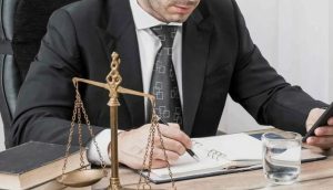 Как выбрать юриста по авторскому праву: почему универсальный специалист может провалить ваше дело