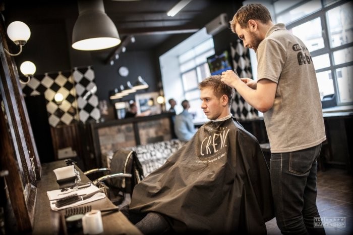 Барбершоп: клуб мужского отдыха и преображения