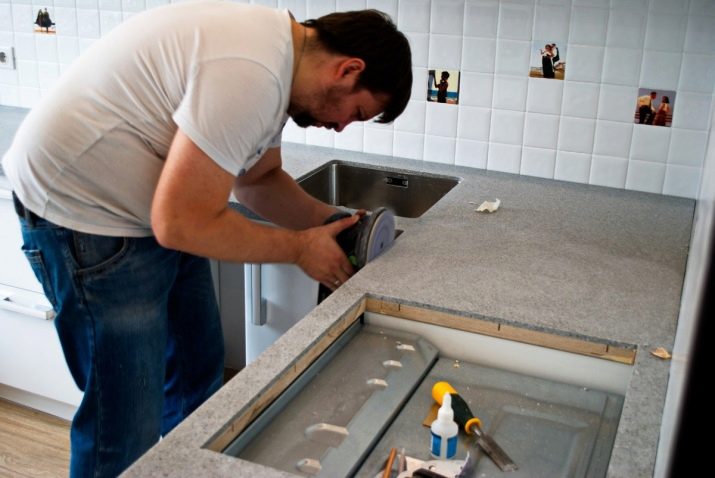 Как выполняется замена кухонной столешницы?