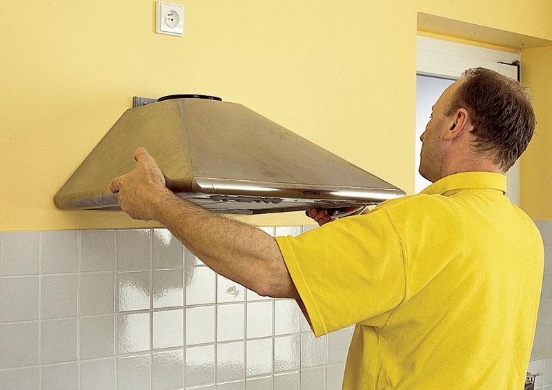 Установка вытяжки на кухне: этапы