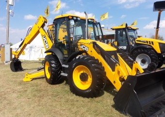 Почему стоит арендовать экскаватор-погрузчик?